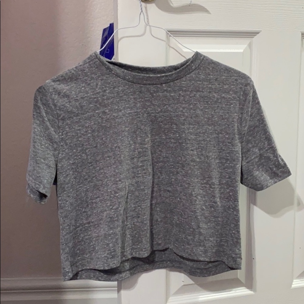 cropped grey shirt